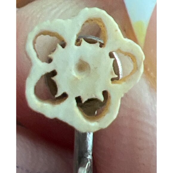 Vintage Carved Screw Back Clip On Earrings Filagree Flower 2.25" Estate 5.79g - Picture 3 of 6